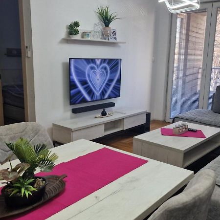 Stylish Violet & Modern Apartment Skopje Esterno foto