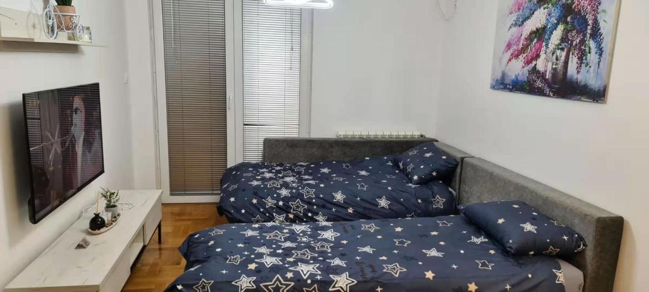 Stylish Violet & Modern Apartment Skopje Esterno foto