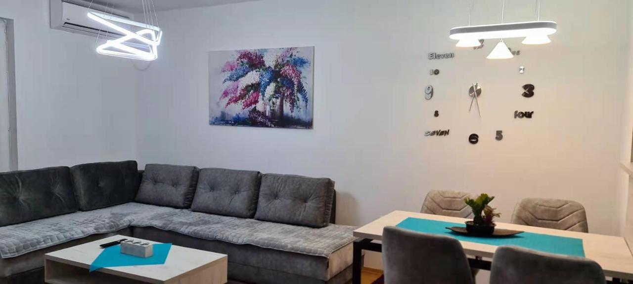 Stylish Violet & Modern Apartment Skopje Esterno foto