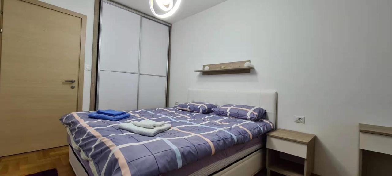 Stylish Violet & Modern Apartment Skopje Esterno foto