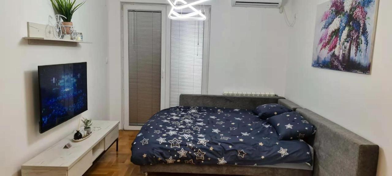 Stylish Violet & Modern Apartment Skopje Esterno foto