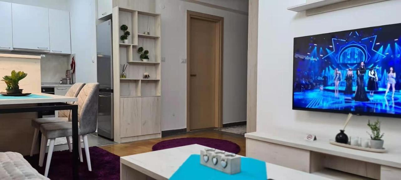 Stylish Violet & Modern Apartment Skopje Esterno foto