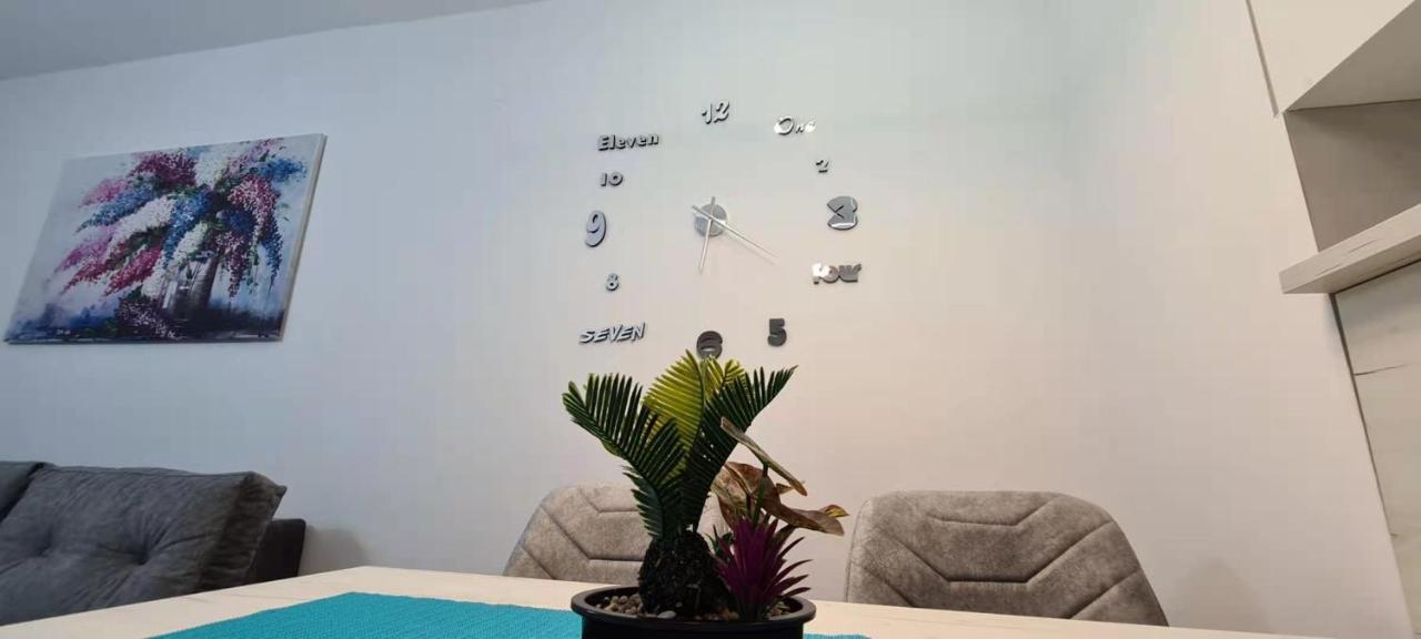Stylish Violet & Modern Apartment Skopje Esterno foto